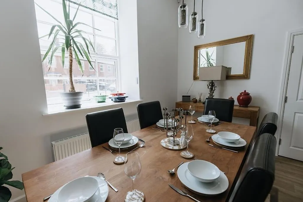 Holiday home Bobbin Row - Grade 2 Listed Property With A Beautiful Design With Access To Leeds Leeds  United Kingdom