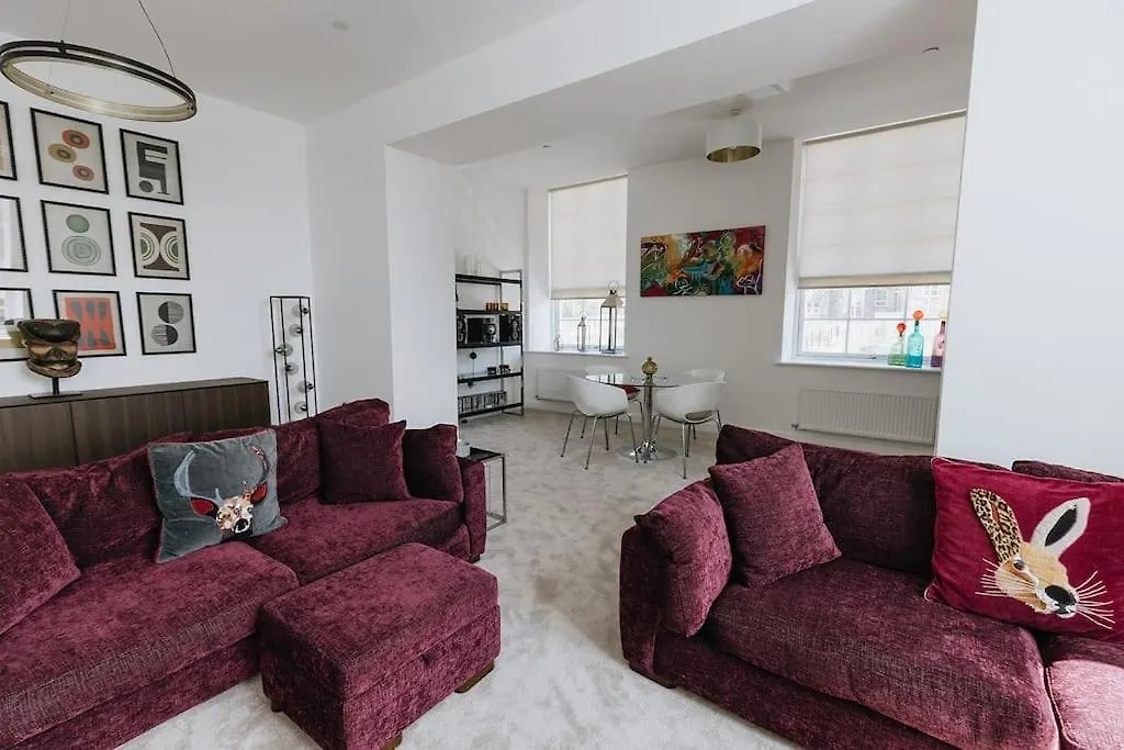 Bobbin Row - Grade 2 Listed Property With A Beautiful Design With Access To Leeds Leeds  Leeds (West Yorkshire)