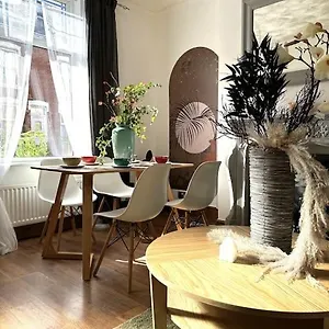  Holiday home Leeds Cosy House